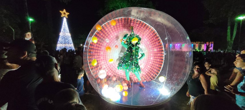 Foto 14 de 49 — ​Primeira noite do Esperança Luz encanta multidão em Boa Esperança